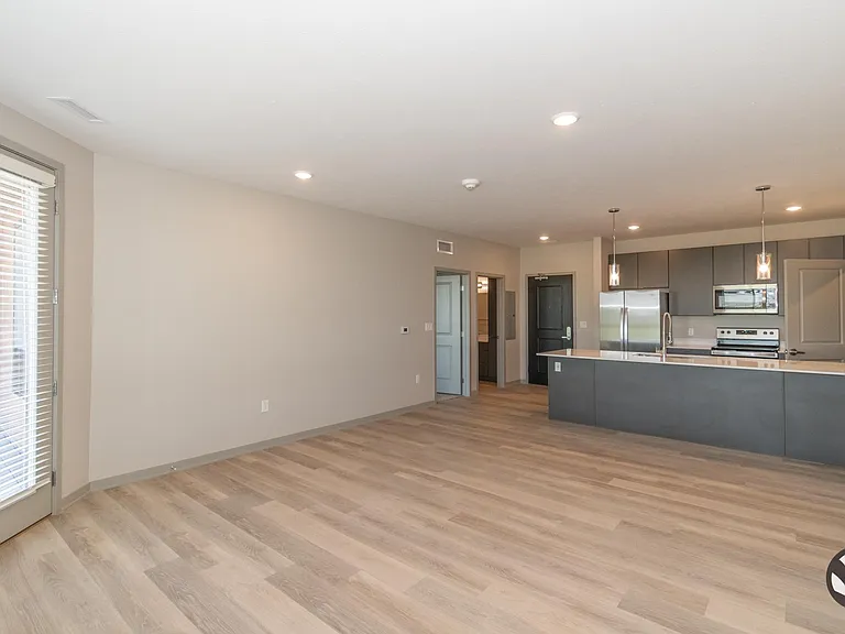 Chateau at Yankee Hill Apartments — Photo 82