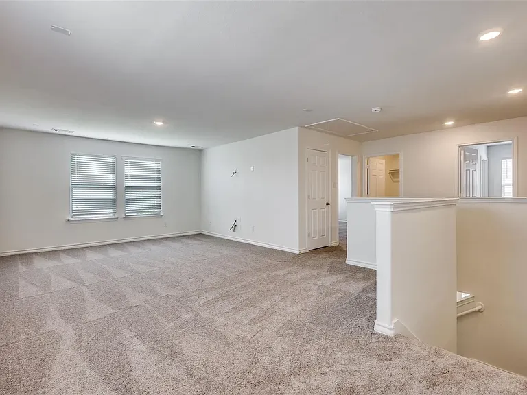 749 Windsor Dr — Photo 21