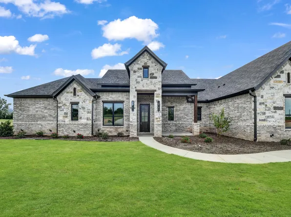 305 Wrangler Ct, Weatherford, TX 76088