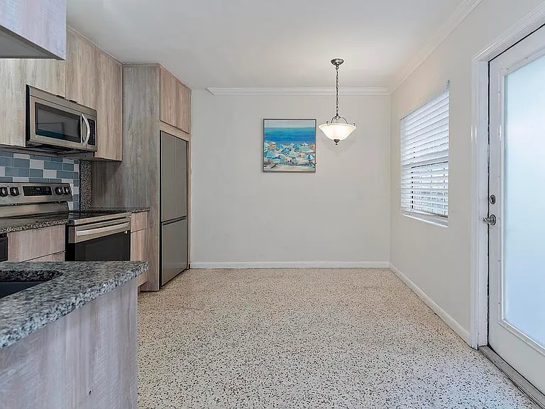 802 N J St — Photo 6