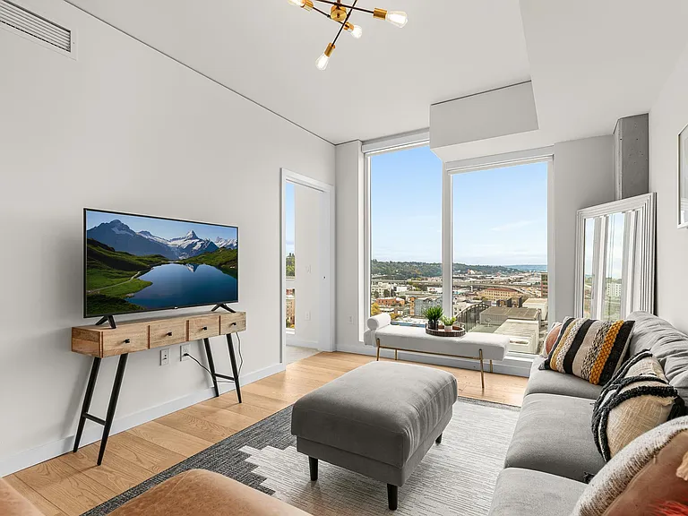 living room with flat screen tv