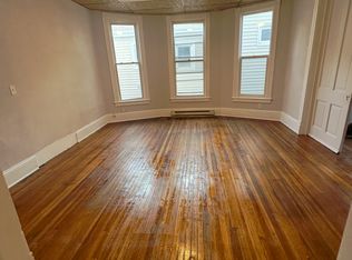 405 1/2 E Douglas St #1, Bloomington, IL
