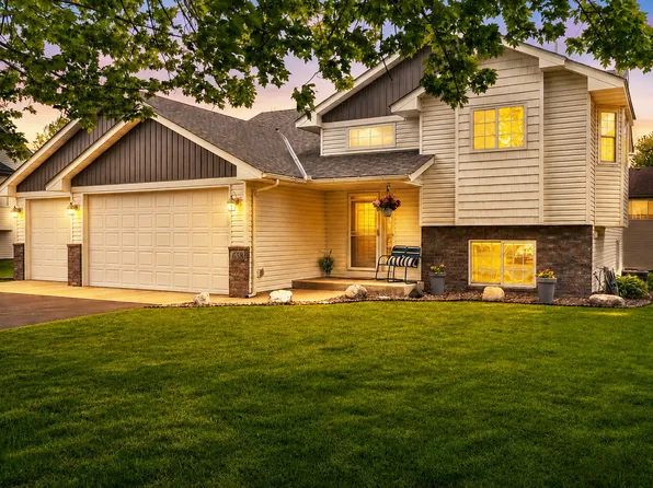 658 Lois Ln, Lino Lakes, MN 55014