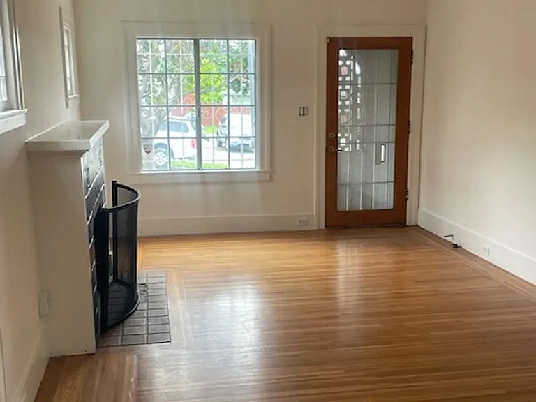 1424 E 20th St — Photo 17