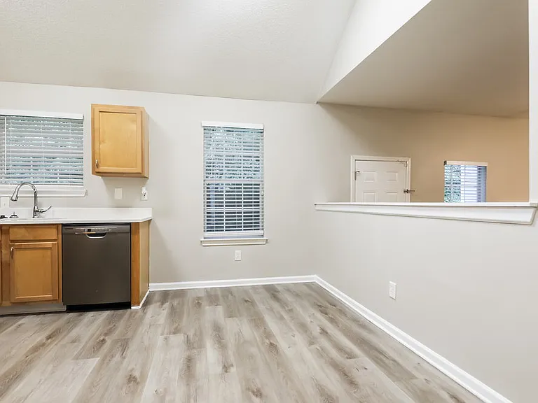125 Titan Rd — Photo 8