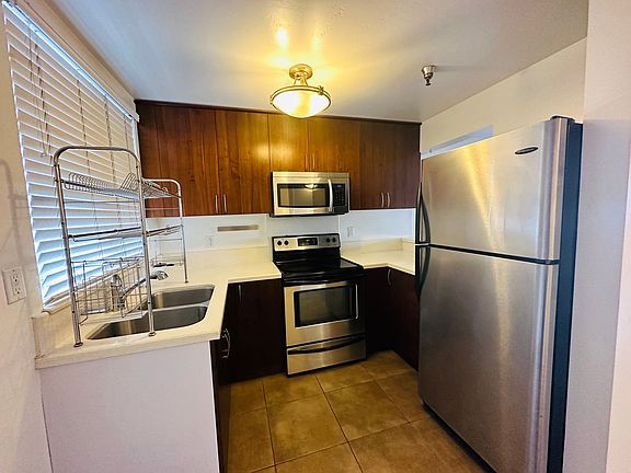 2nd image of 2828 University Ave Unit 303
