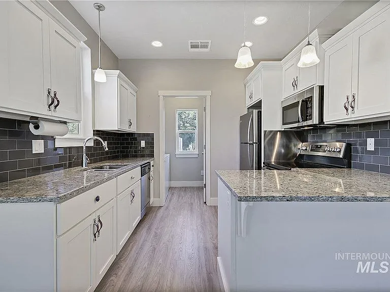 4335 Adams St — Photo 10