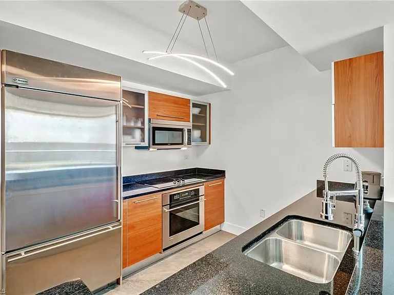 3000 Oasis Grand Blvd #606 — Photo 6