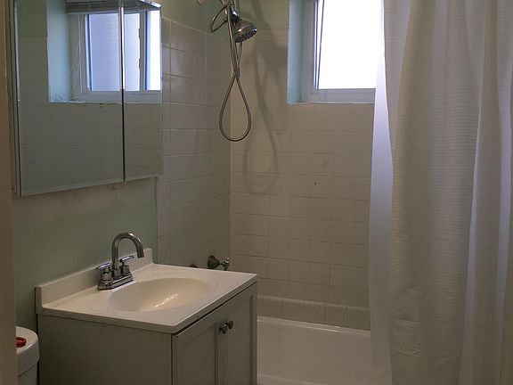 3rd image of 6109 N Seeley Ave #G