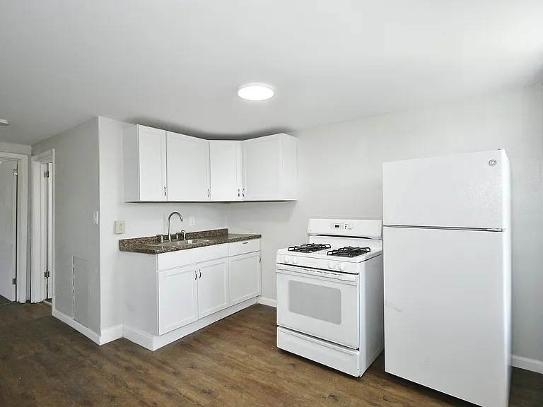 1103 Crosby St #2 — Photo 3