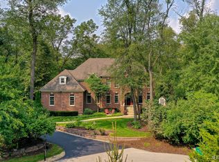 29W050 Forest Ln, Warrenville, IL 60555