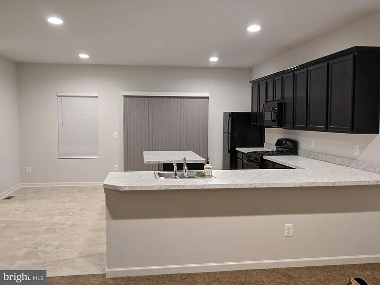 224 Parkland Dr — Photo 6