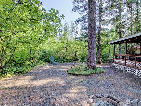 2nd image of 90 Christmas Tree Circle