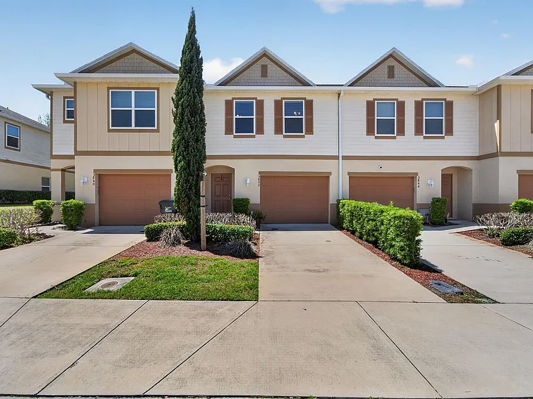 3842 Hampstead Ln — Photo 1