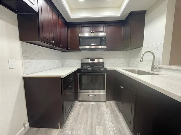 600 W 3rd St APT B212, Santa Ana, CA 92701