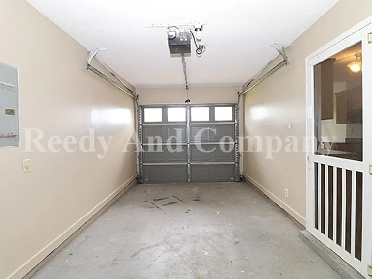 5961 Kentwood Dr — Photo 8