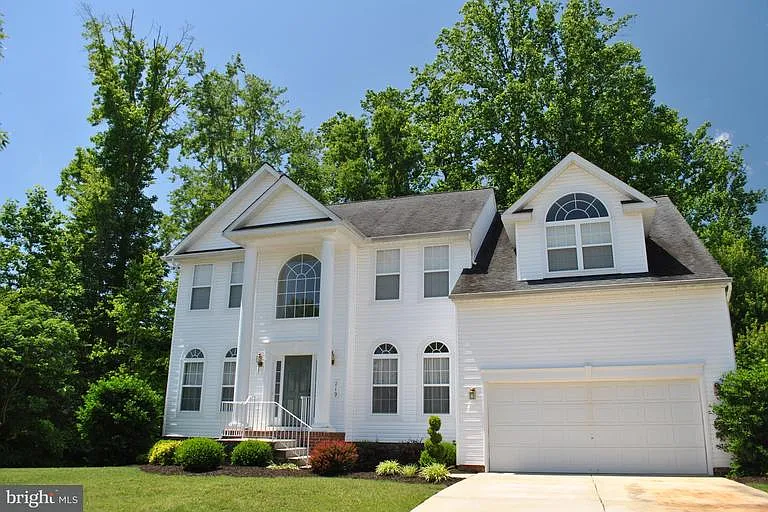 219 Williamsburg Cir photo 1