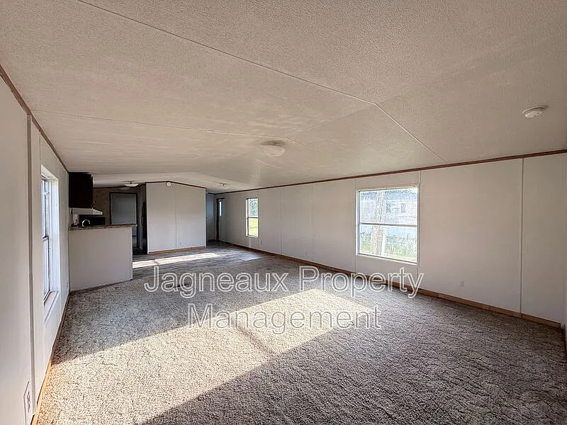 3 bed, 2.0 bath, 1280 sqft, $1,200 — Photo 2