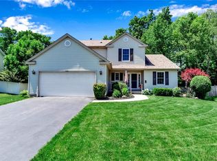 4080 Foxwood Ln, Williamsville, NY 14221