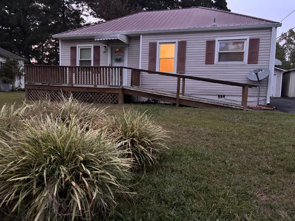 34 Central Ave, Tullahoma, TN 37388