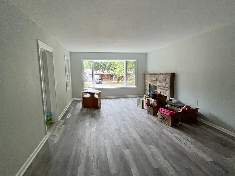 532 Capitol Dr — Photo 11