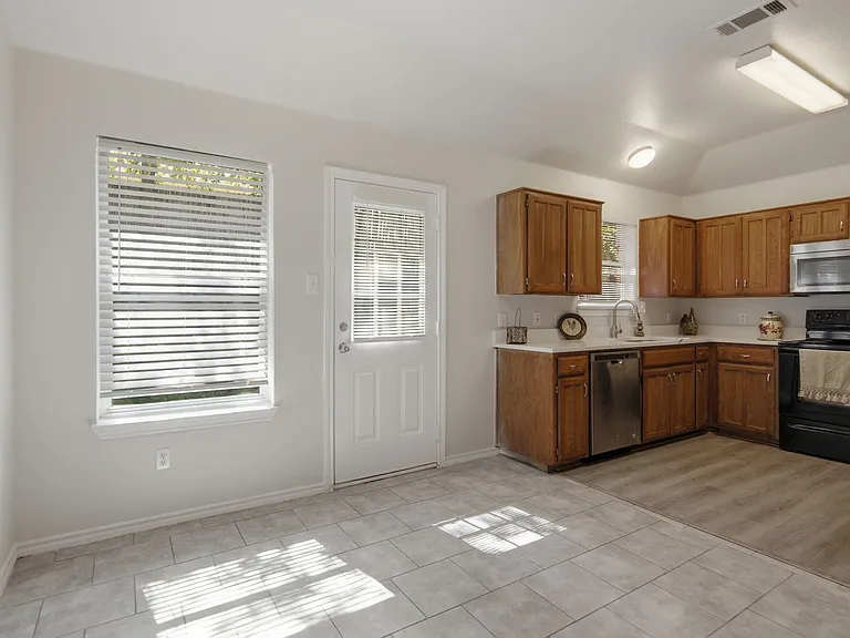 6317 Rockhaven Dr — Photo 10