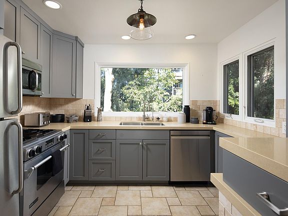 5th image of 8864 Lookout Mountain Ave