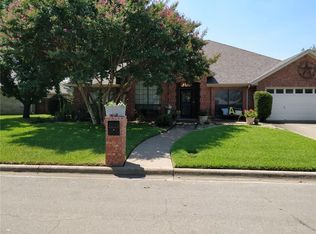 7013 Lonesome Oak Dr, North Richland Hills, TX 76182