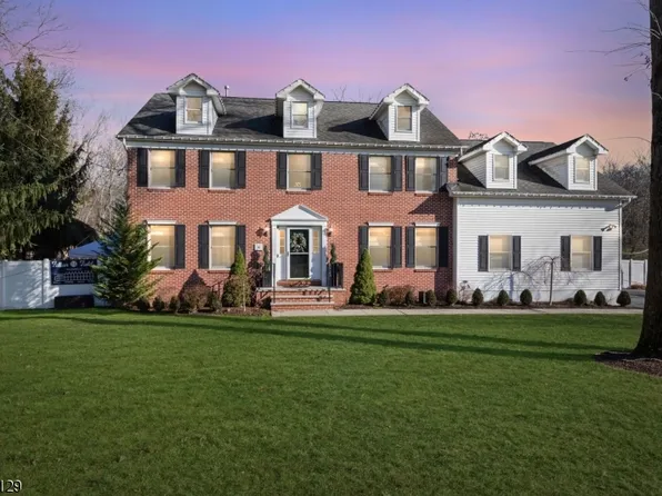 11 Country Ln, Long Hill Twp., NJ 07980