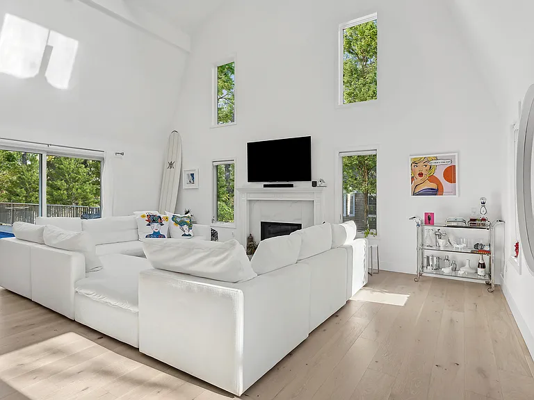5 Cowhill Ln — Photo 2