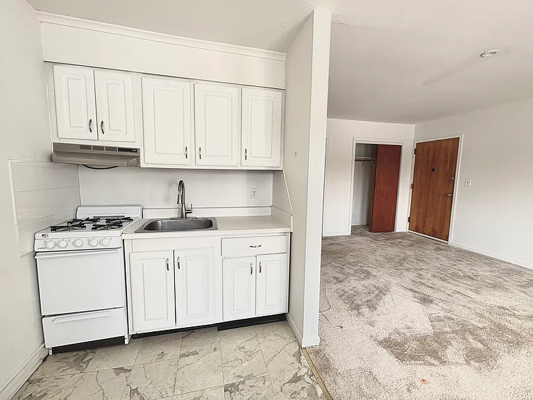 Lynn Apartments — Photo 17