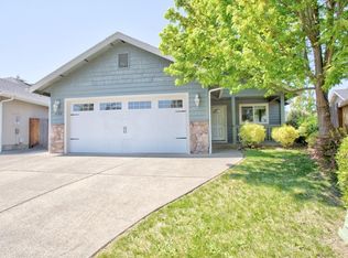 1132 Angler Ln, Grants Pass, OR 97527