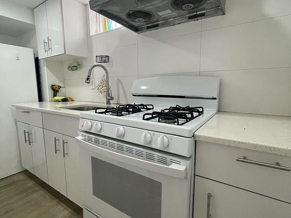 1st image of 67 S Grand St Floor 1