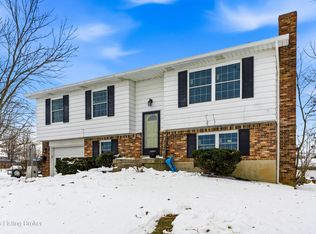 907 Rhonda Ct, Radcliff, KY 40160