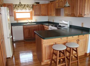 422 Abnaki Rd, North Hero, VT 05474