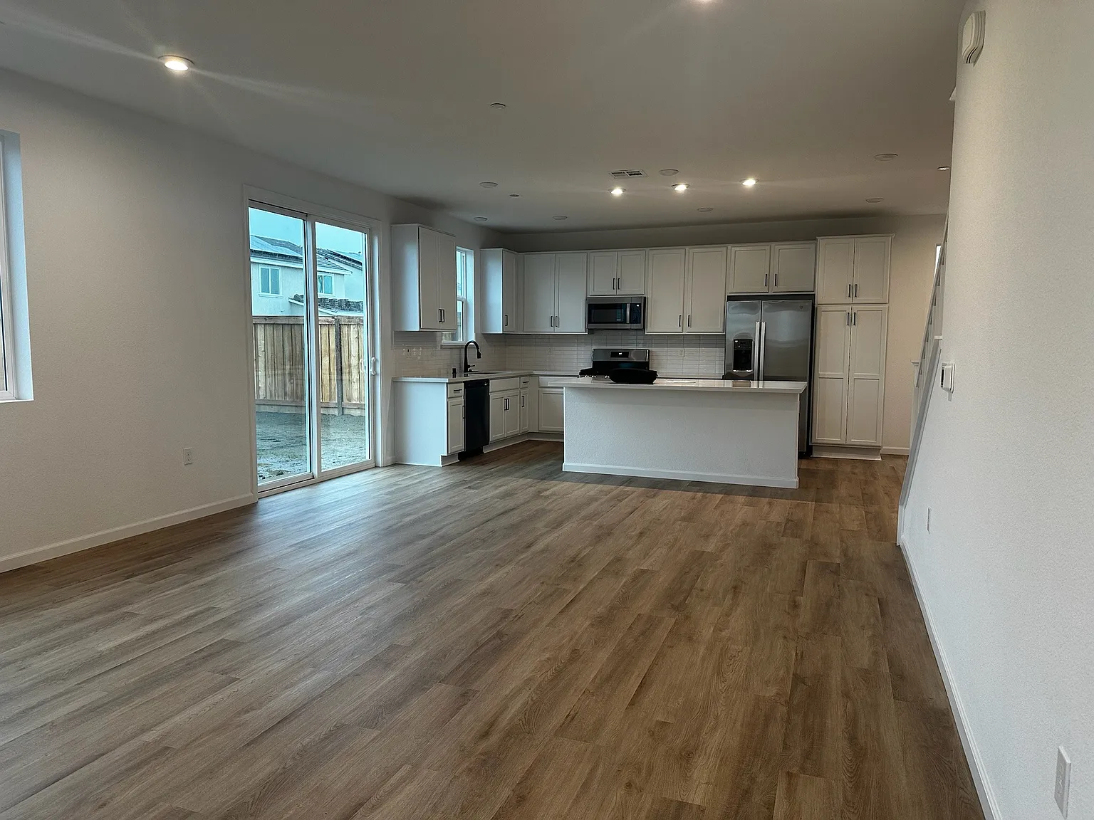 4 bed, 2381 sqft, $3,300 — Photo 4