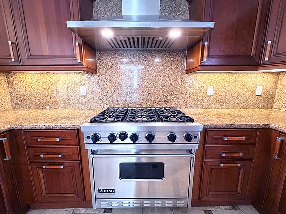 3rd image of 1828 Glendon Ave APT 303