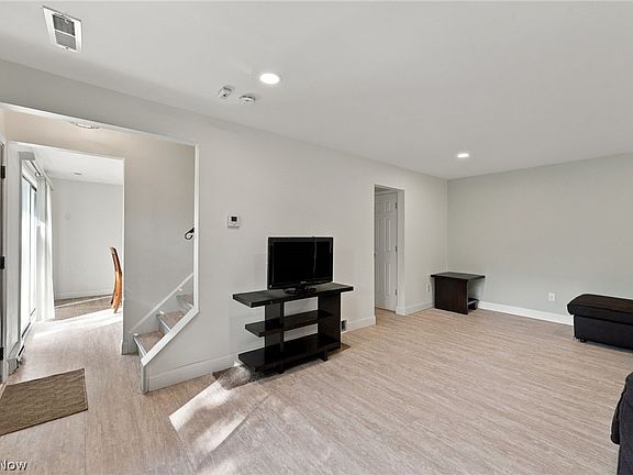 2nd image of 9956 Johnnycake Ridge Rd #8