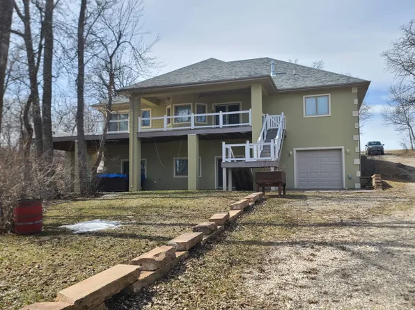 733 Minot Bch, Bottineau, ND 58318