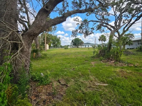 1111 Central Ave NE, Steinhatchee, FL 32359