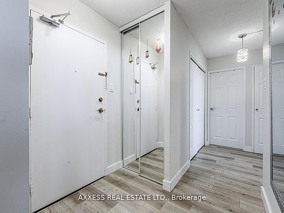 5th image of 3590 Kaneff Cres #609