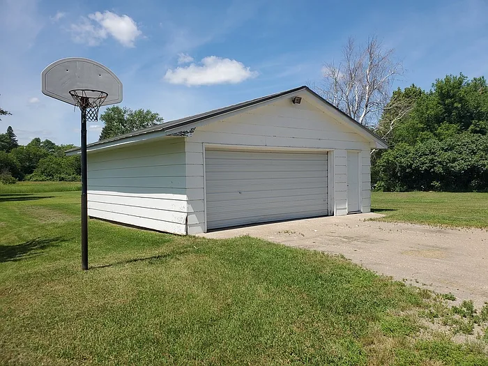3 bed, 1.5 bath, 1642 sqft, $1,350 — Photo 4