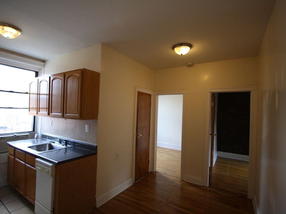 1st image of 647 4th Ave #3FL