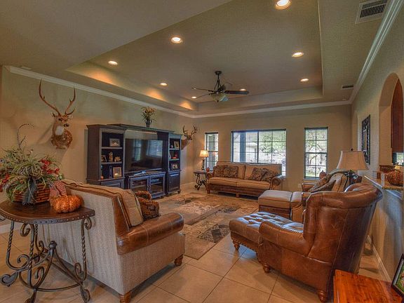 3rd image of 216 Circle Oaks Dr