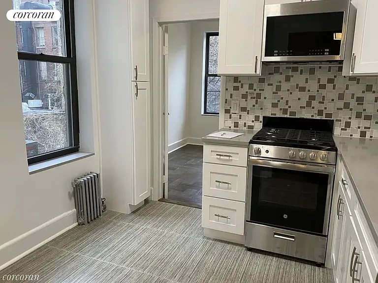 322 W 47th St #2R — Photo 11