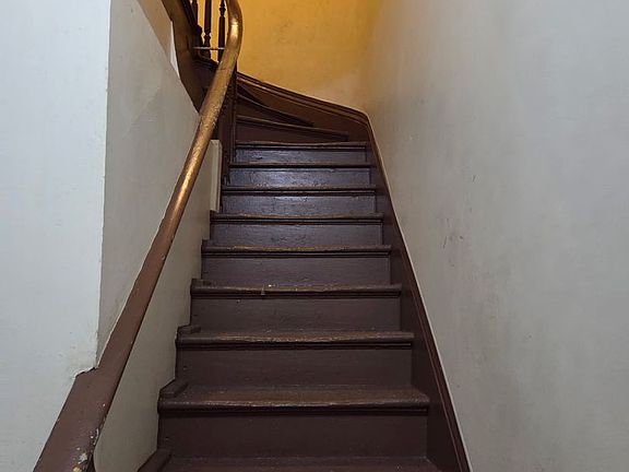 2nd image of 817 N Townsend St