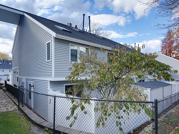 2nd image of 36 Meadow Pond Dr APT I