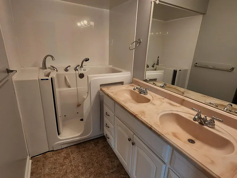 1129 S Maple St — Photo 9