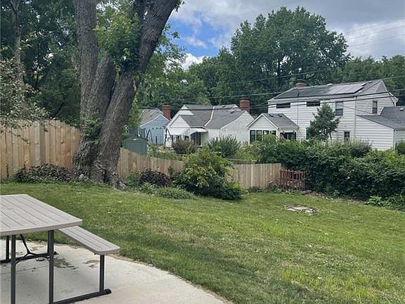 3rd image of 7540 Belleview Ave