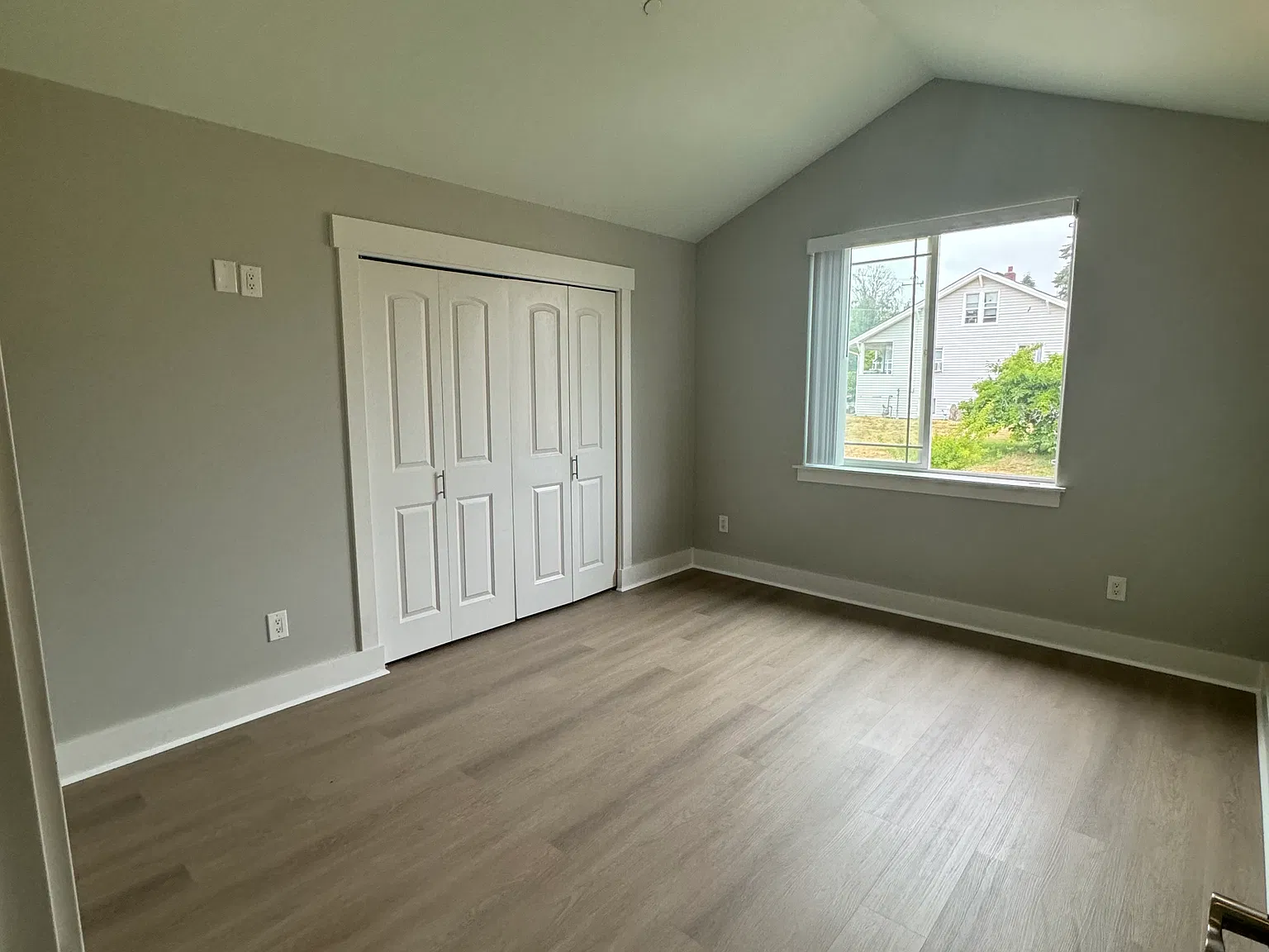 5 bed, 2970 sqft, $750 — Photo 3
